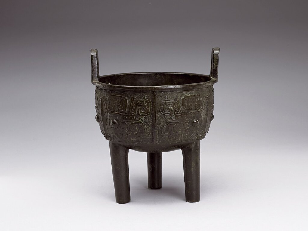 北宋徽宗朝青銅〈政和鼎〉，23.2×19.4公分，中銅000437，JW-2811。台北國立故宮博物院版權所有。