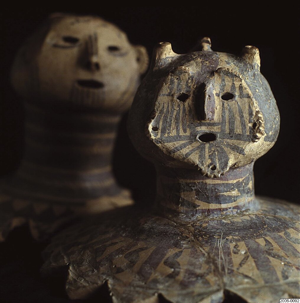 史前仰韶文化〈人頭型陶蓋〉，K-11038-005。©Östasiatiska Museet。