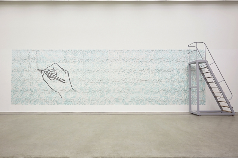 安奎哲 Ahn Kyu-Chul│1,000 Scribes steel, plywood, directional speakers, camera, monitor, paper, and pen 480x1500x420cm 2015 圖│關渡美術館