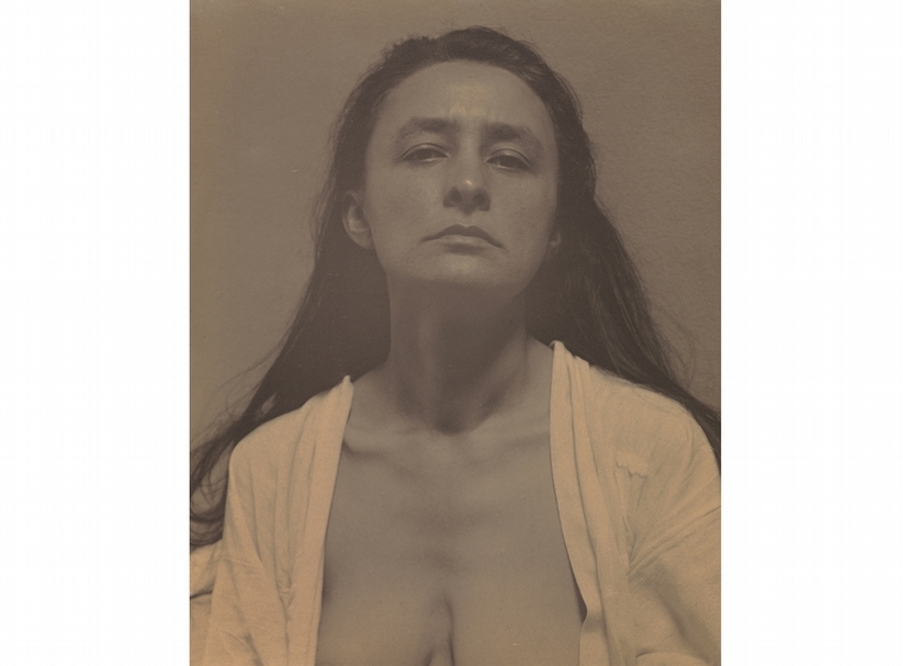 Alfred Stieglitz, “Georgia O’Keeffe ”, 1918, Photograph, palladium print on paper, 243×192 mm, The J. Paul Getty Museum, Los Angeles © The J. Paul Getty Trust