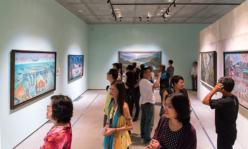 「我願望散步島國只深深的凝視：連建興的荒景魔幻」展覽現場一景。（毓繡美術館提供）