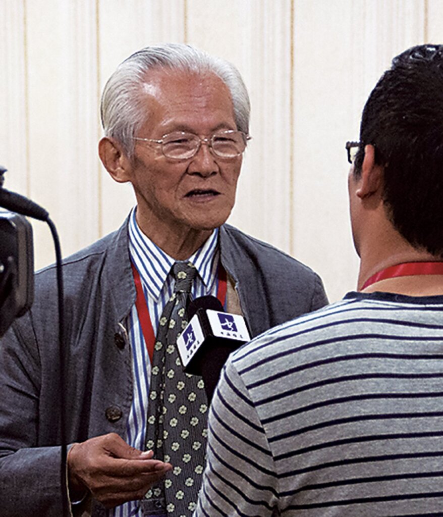 台灣大學教授傅申接受採訪。