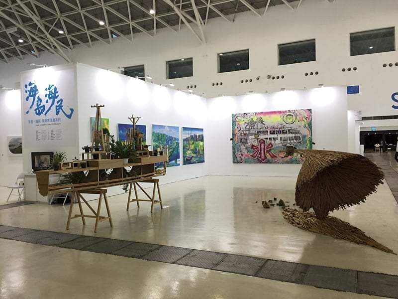 2016年港都國際藝術博覽會「海島‧海民：魚刺客海島系列－碼頭故事」展覽現場。（打狗魚刺客提供）