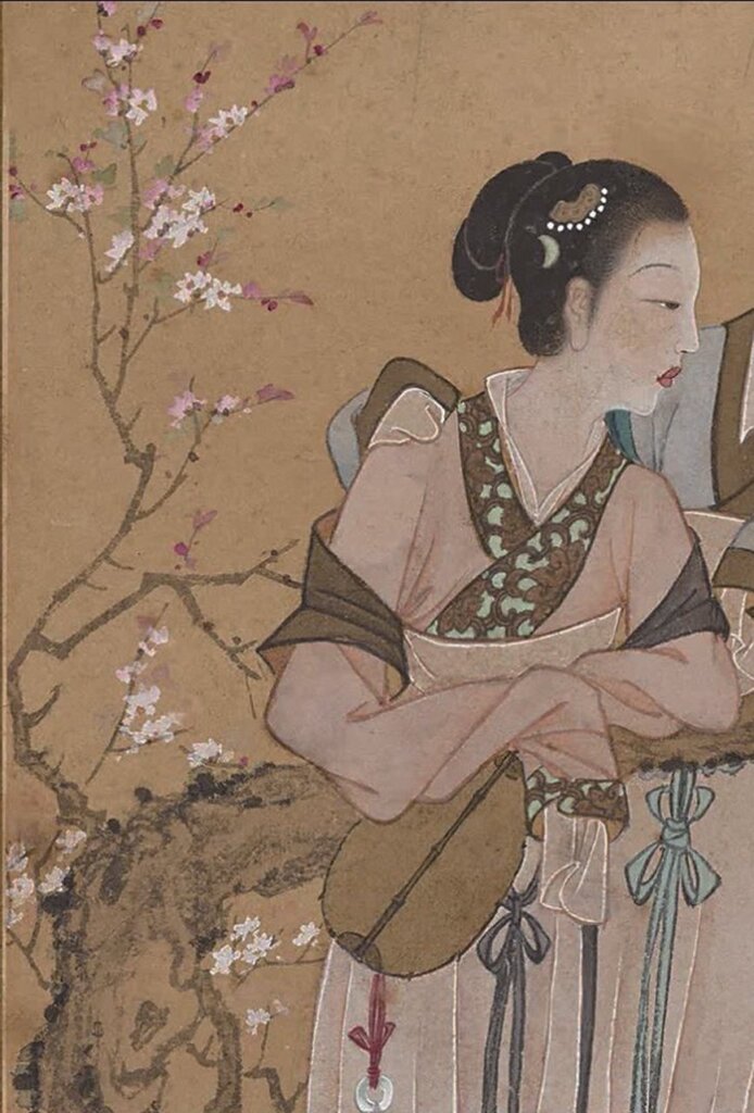 侍女的手肘部位的黴斑修復前後對比。