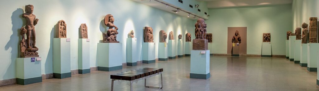 印度新德里國家博物館展廳裡笈多時期的雕塑。