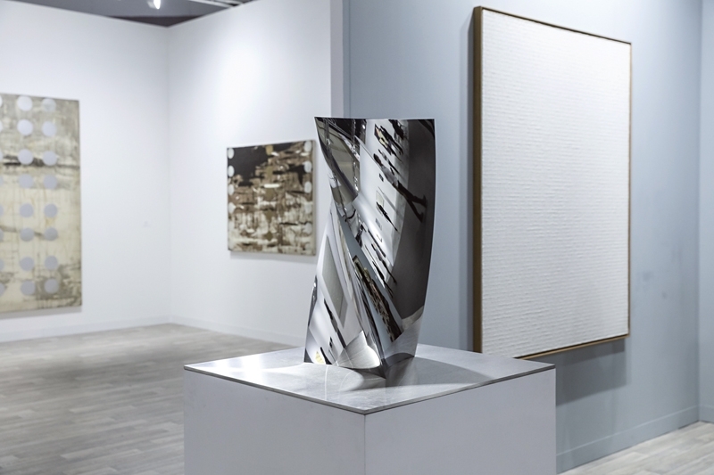 Kukje Gallery活躍於國際各大藝術博覽會。此為去年邁阿密巴塞爾藝術展的Kukje Gallery與Tina Kim Gallery展位。（圖片提供／Kukje Gallery）