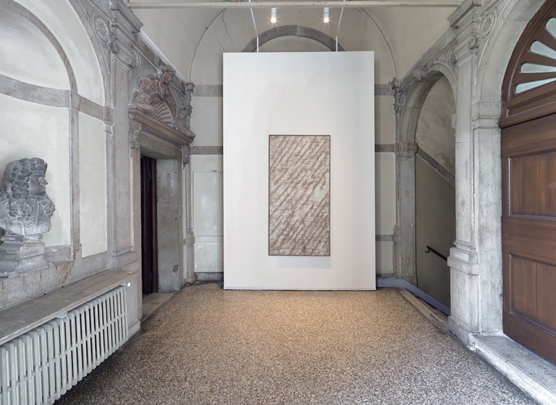 2015年，第56屆威尼斯雙年展平行展的韓國單色畫派大展，Kukje Gallery推動韓國單色畫派躍上國際。（攝影／Fabrice Seixas‧圖片提供／Kukje Gallery）