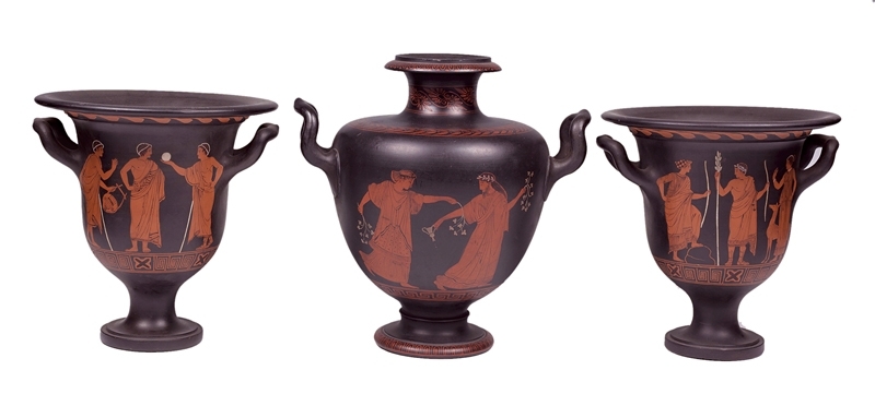 圖8 約1770～1780年，斯塔福德郡韋奇伍德與班特利（Wedgwood and Bentley）工廠生產〈三件式仿古希臘瓷瓶〉，來自德文郡索爾全姆莊園（Saltram，Devon）。©National Trust。攝影╱Robert Morris。