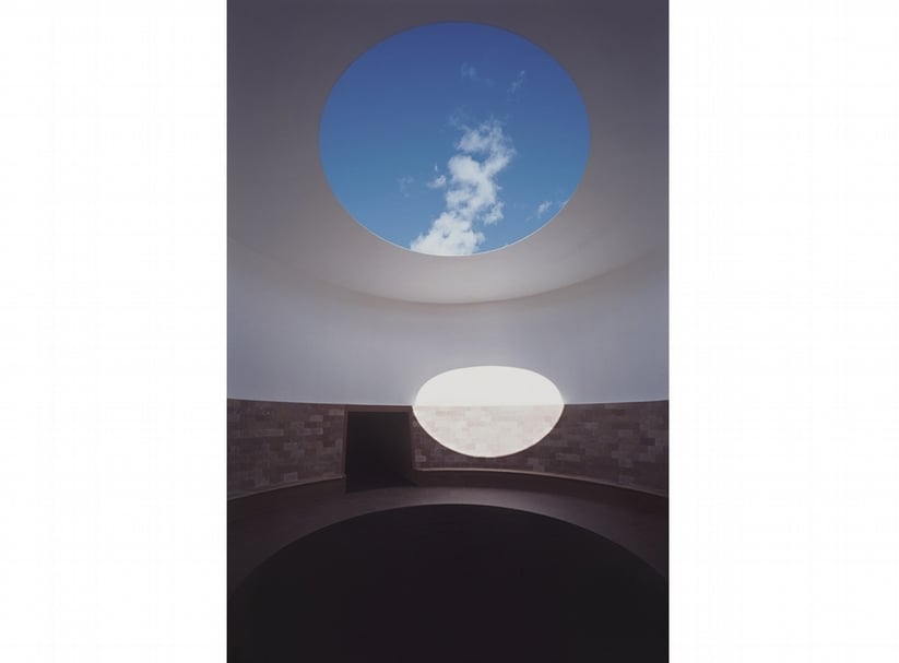 特瑞爾《羅登火山口》的「火山之眼」。圖｜James Turrell Studio