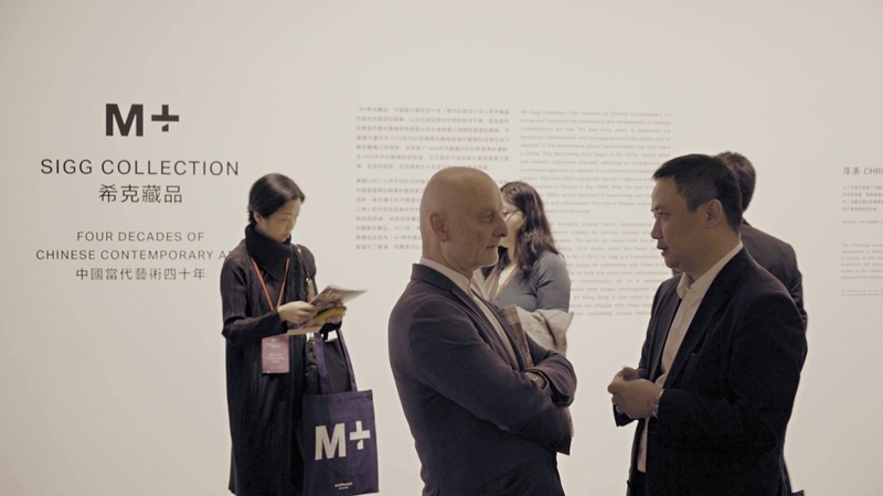 瑞士收藏家烏利．希克（前左）與策展人皮力對話。（圖／牽猴子整合行銷）