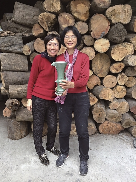 當接到完美成品時,忍不住撫觸玩賞起來,享受那份溫潤通透,美不勝收的結果。