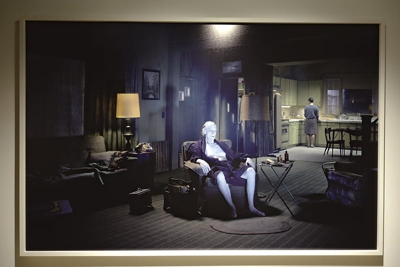 格雷戈里．克魯森《無題（父親），冬》．藝術微噴．142.5×220 cm．2007。（游如伶攝影）