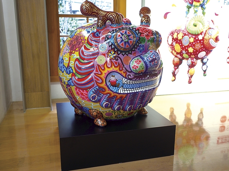洪易《圓龍 EA》.鋼板烤漆.250×210×220 cm.2016。(攝影/柯舒寧)