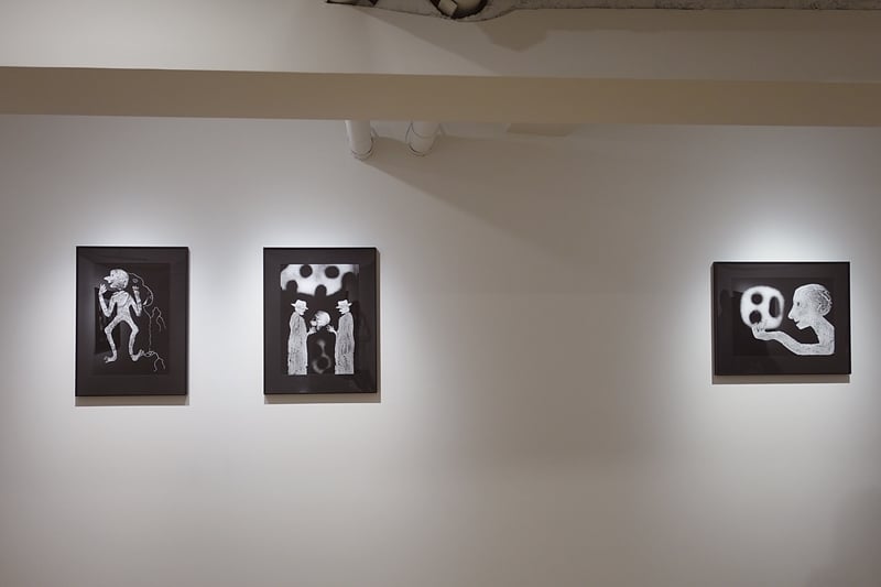 亦安畫廊台北「羅傑．拜倫－靈魂劇場」展出現場。攝影／游如伶