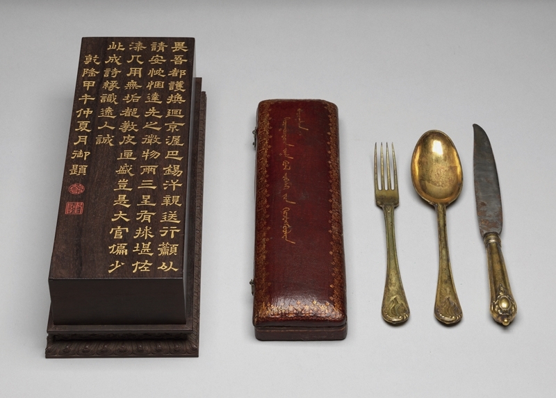 圖5 清〈土爾扈特部鍍金叉匙匕首組〉，國立故宮博物院藏。（國立故宮博物院藏提供）