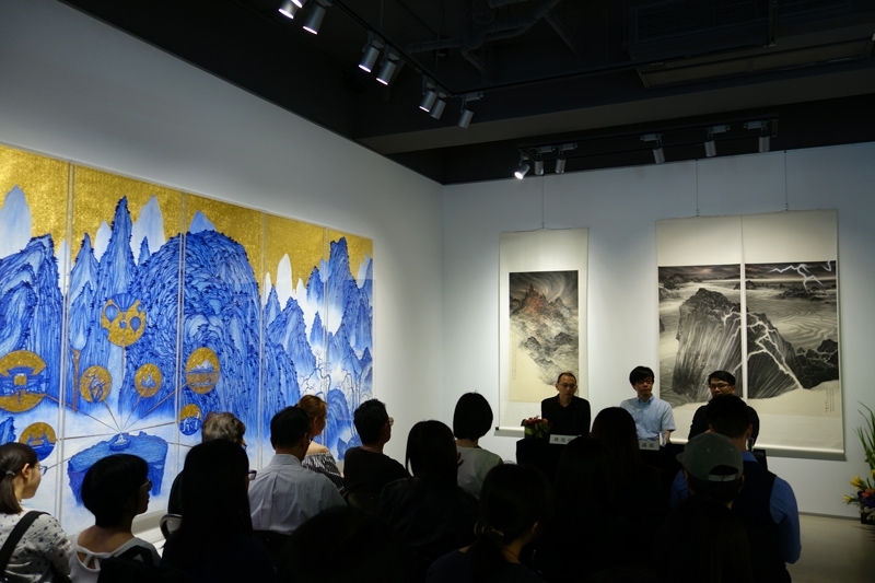 吳繼濤、姚瑞中於大觀藝術空間的座談會現場。台前左至右:藝術家姚瑞中、策展人白適銘、藝術家吳繼濤。攝影/游如伶