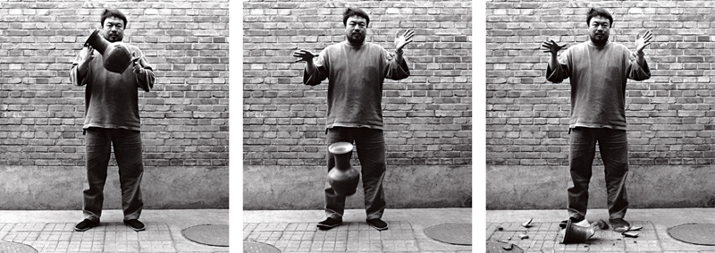 艾未未《失手》．三張黑白照片，每張148×121 cm．1995。Courtesy of Ai Weiwei Studio/Image courtesy Ai Weiwei/©Ai Weiwei