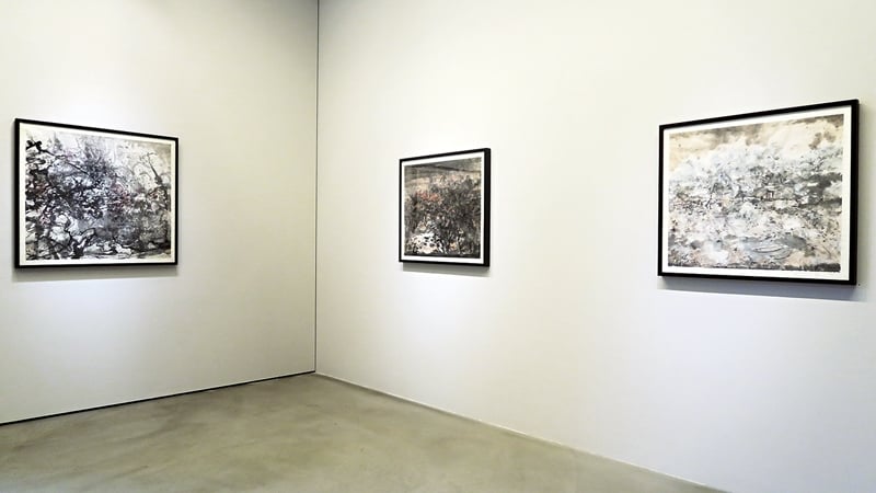 洪凌「冥然歸隱」系列作品於展場中。(攝影/楊椀茹)