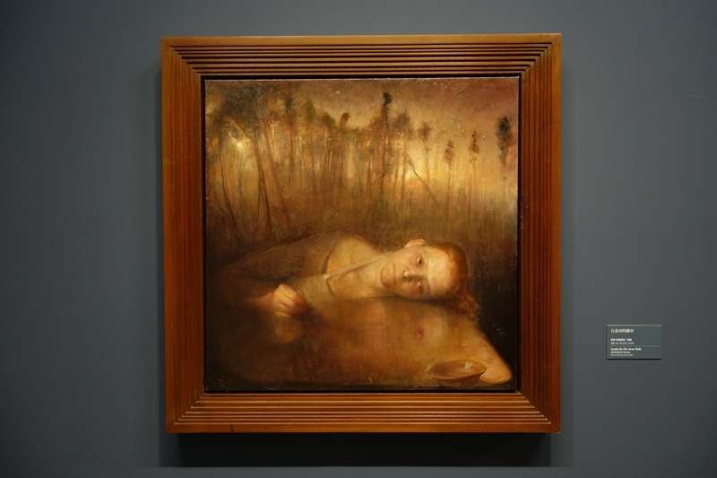 奧德.納德盧姆《石桌旁的珊卓》.油彩、畫布.85×85 cm.2010。攝影|游如伶