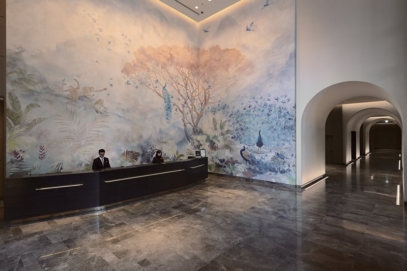 Moss & Lam《蝶雀呈祥》．壓克力顏料、帆布．1200×900 cm．2015。圖｜萬豪酒店