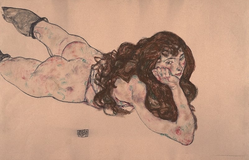 席勒1917年的作品《Nude on her stomach》。圖|阿爾貝蒂娜博物館