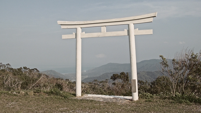 饒加恩《逆時針》．錄像裝置．金屬、木頭、電動馬達（一小時一圈）30’46”．2017。圖｜TKG+