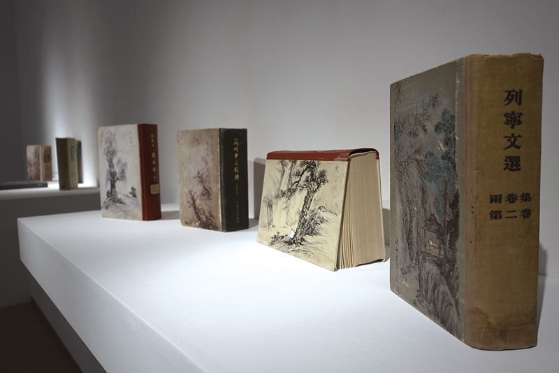 大未來林舍台北畫廊展出申亮的「畫書計畫」。（攝影／游如伶）