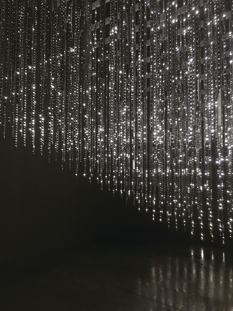 Leo Villareal《Ellipse》.LED,不鏽鋼.535.3×323.2×624.2 cm.2017。攝影|張馥