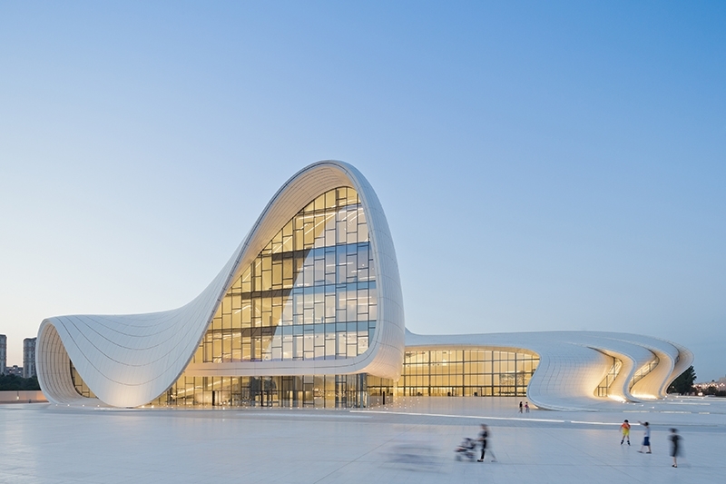 阿塞拜疆阿利耶夫文化中心(Heydar Aliyev Center) © Photograph by Iwan Baan
