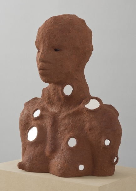 瓦格西・穆圖《Mirror》．paper pulp, soil, wood glue, and mirrors．52.7×38.1×22.9 cm．2016。Courtesy the artist, Lehmann Maupin, Hong Kong, and Gladstone Gallery, New York