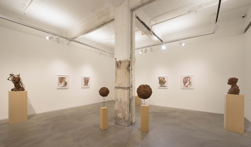 瓦格西・穆圖在香港立木畫廊的展覽，展期至7月8日。Courtesy the artist, Lehmann Maupin, Hong Kong, and Gladstone Gallery, New York Photo: Kitmin Lee