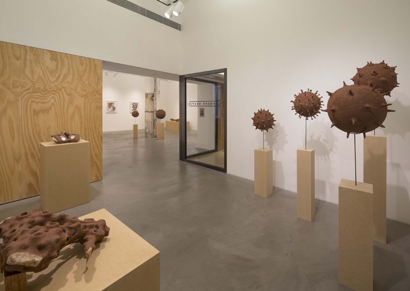 瓦格西・穆圖在香港立木畫廊的展覽，展期至7月8日。Courtesy the artist, Lehmann Maupin, Hong Kong, and Gladstone Gallery, New York Photo: Kitmin Lee