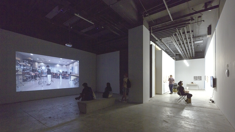 蘇育賢個展「石膏鑼」現場一景。圖｜耿畫廊