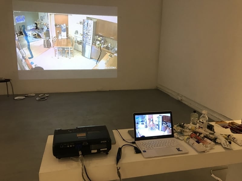 也趣藝廊的三樓展間，鄭高友娜以Real Live Painting 形式以畫筆記錄每一天創作。攝影：陳意華