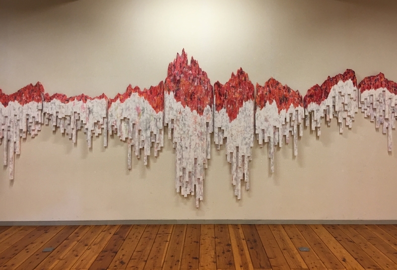 水谷篤司 最初的素描 210x600x10cm 木、水性日本畫顏料、壓克力顏料 2017 圖片提供：月臨畫廊