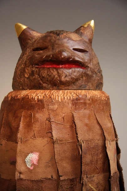 水谷篤司 禮讚 200x150x150 cm 乾漆、箔、木、麻布、金箔 2012 圖片提供:愛上藝廊