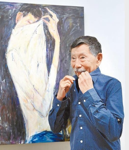顧福生於作品《害羞》前。攝影：王英豪／圖片提供：誠品畫廊