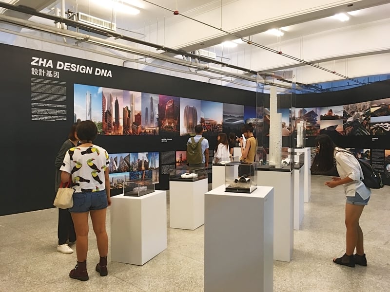 展覽中「ZHA設計基因」展出進行中的建築設計研究。（攝影／游雅筑）