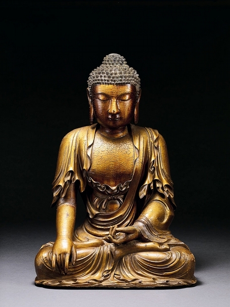 明〈宮廷風格木胎髹漆金釋迦牟尼〉，高55公分，成交價新台幣780萬元（約202萬港元）。資料提供：羅芙奧