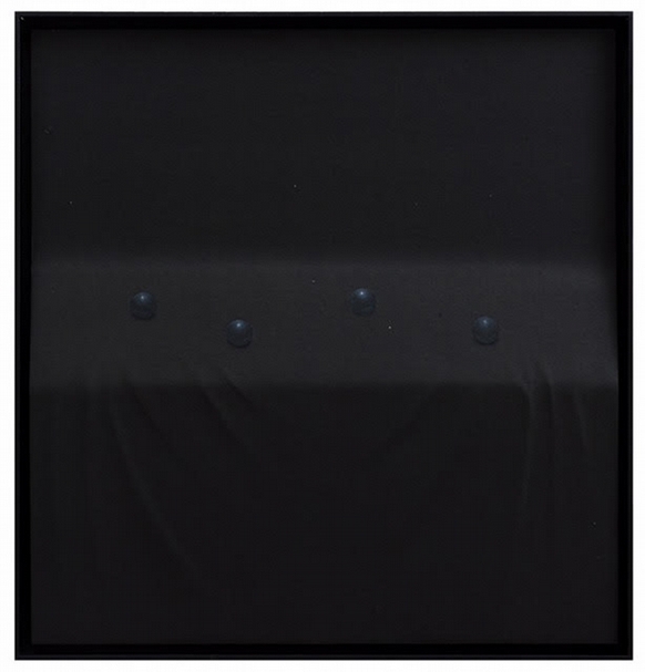 杭春暉《黑珍珠-No.7》．紙本設色、木刻浮雕．41×39.5 cm．2017。圖片提供：北京亞洲藝術中心