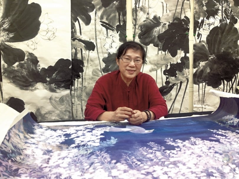 林淑女畫歷40年，以花的境象敘說心情。攝影／藍玉琦。