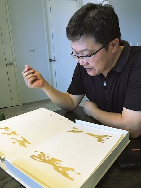 李錦明暢談愛爾蘭詩人Ciaran Carson與藝術家Brian Kennedy共同完成《ECHO》作品中的趣味之處。（陳意華攝影）