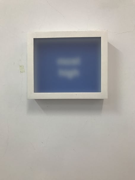 愛爾蘭藝術家布蘭登．歐尼爾（Brendan O’Neill）的《至高無上》，是李錦明鍾愛的收藏之一。（陳意華攝影）
