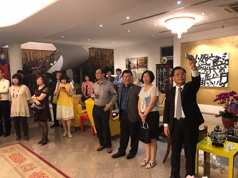 因為藝術品，大使館邸華麗變身。