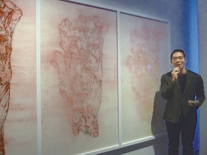 藝術家熊輝解說作品。攝影｜林琬娸