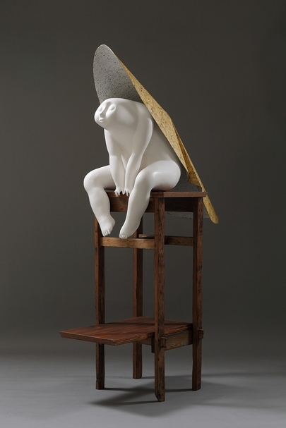 前垣美沙子 背 聚苯乙烯、石粉黏土、木、壓克力彩 140x46x60cm 2017 圖片提供：愛上藝廊