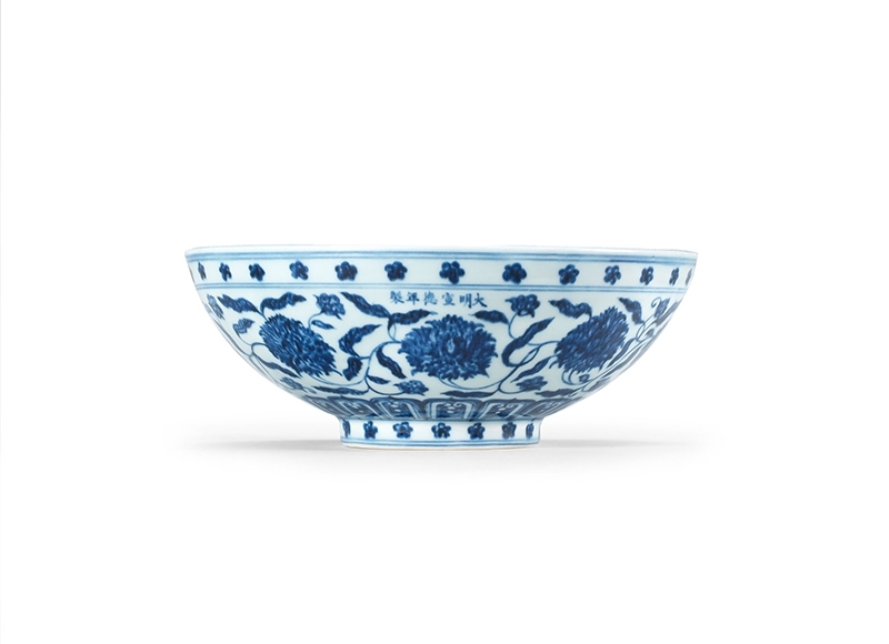明宣德 青花纏枝蓮紋大碗，估價：80萬-120萬港元。圖片提供：邦瀚斯