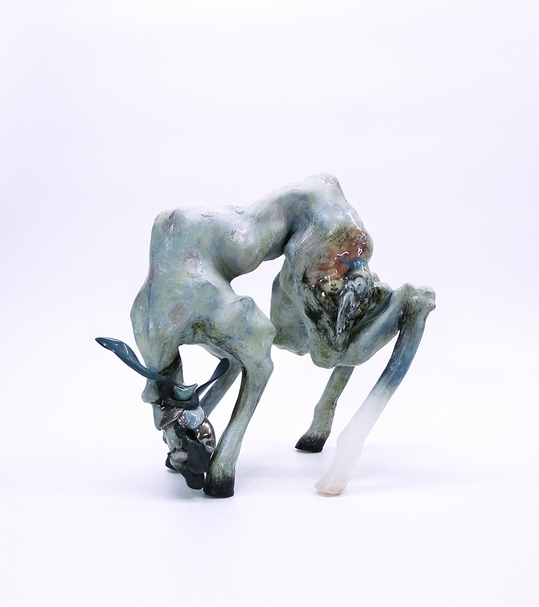 陳芍伊 膚翼 陶瓷、epoxy 32x18x34cm 圖片提供：CC Gallery