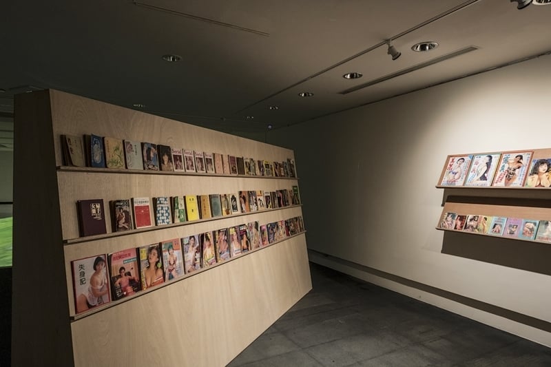 蘇匯宇│人生．享受．閱覽室 於何偉明（Louis Ho）策展的「製造未明」錄像與閱覽裝置 尺寸依場地而定 2017 圖│關渡美術館