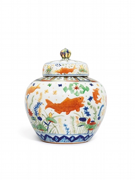 「樂從堂藏明代宮廷珍器」專場:明嘉靖〈五彩魚藻紋蓋罐〉,估價待詢。圖片提供:佳士得香港